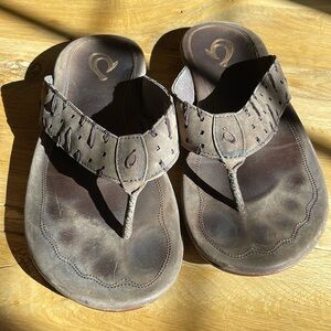 OluKai brown leather sandals